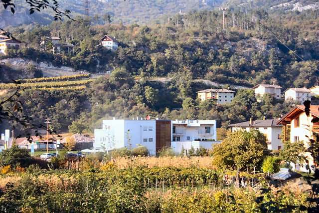 Costruzioni Dallapè Srl, residenza moderna in zona collinare.