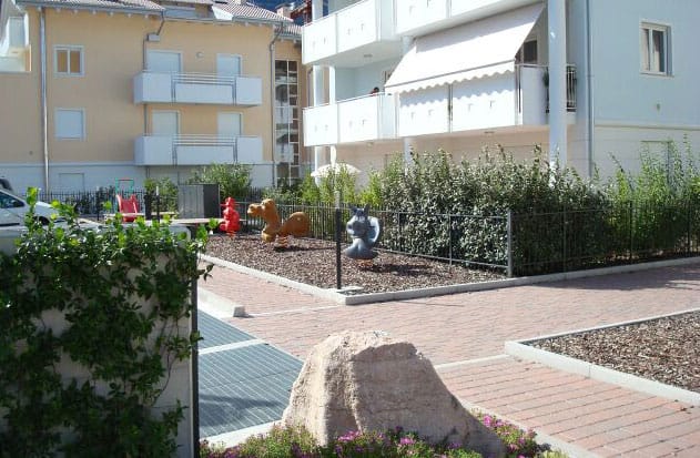 Area giochi per bambini nel complesso residenziale Residenza EOS.