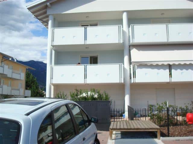 Appartamenti moderni con balconi e giardino in Residenza EOS di Dallapè.
