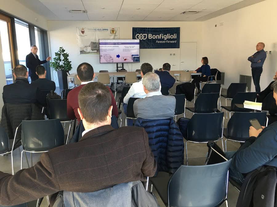 Presentazione aziendale durante evento presso Capannone BMR Bonfiglioli.