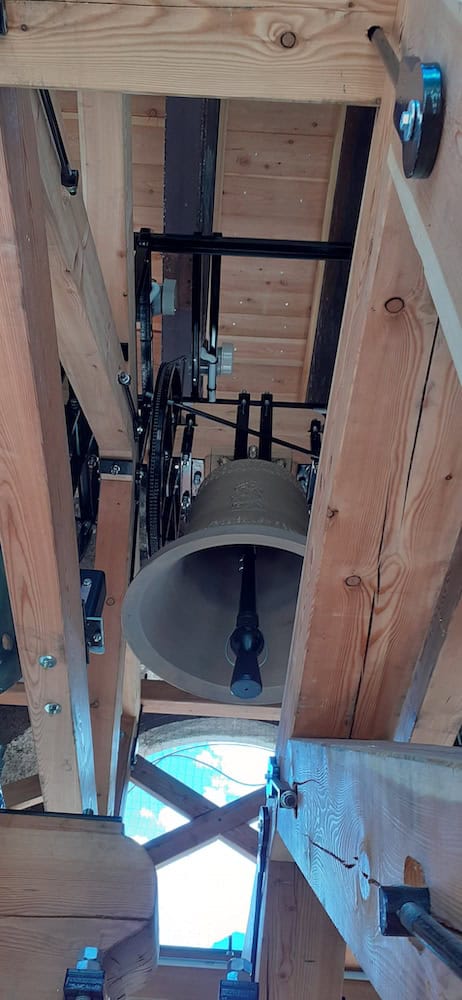 Campanile in costruzione all'interno di una chiesa di Aldeno.