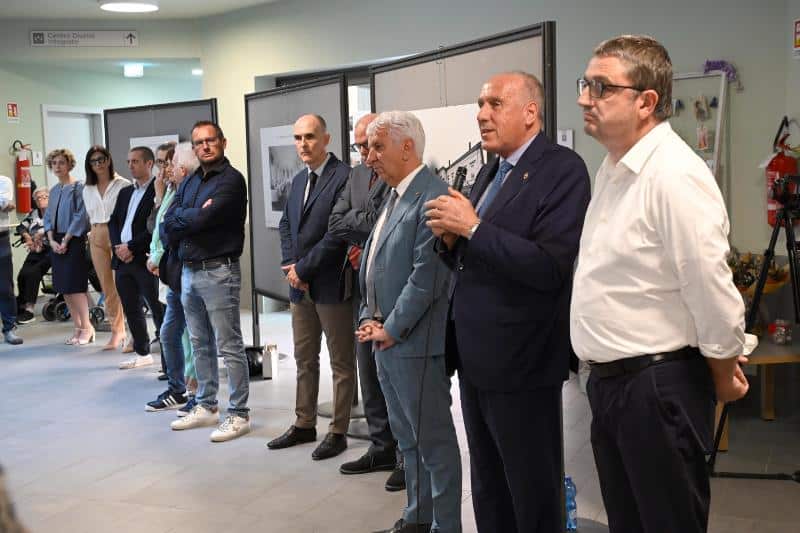Rappresentanti e ospiti alla cerimonia di inaugurazione della Cittadella dell’accoglienza a Riva del.