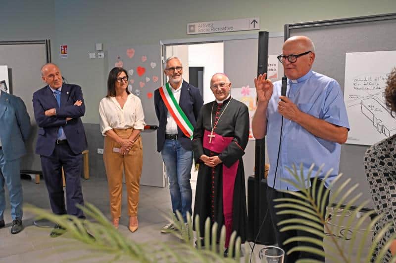 Inaugurazione Cittadella dell’accoglienza Riva del Garda con autorità e relatori.