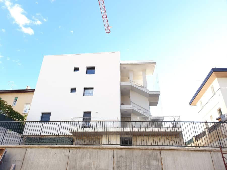 Costruzioni Dallapè Srl realizza residenza privata a Rovereto con design moderno.