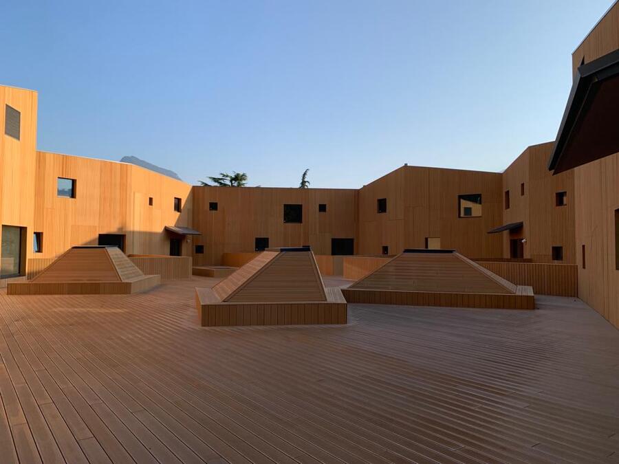 Costruzioni Dallapè Srl, edificio in legno a Riva del Garda, architettura moderna e sostenibile.