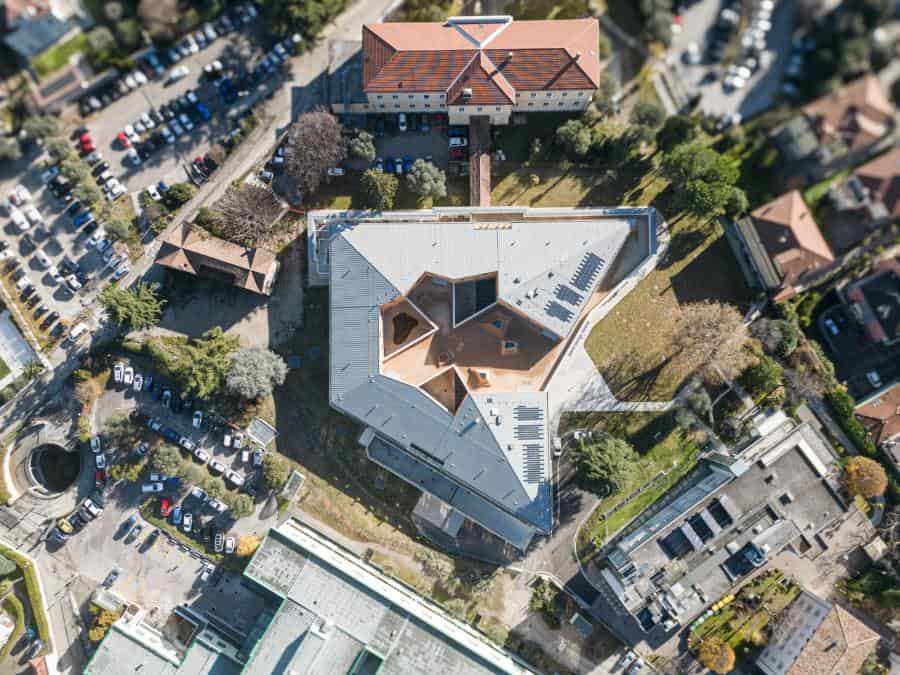 Costruzioni Dallapè Srl edificio a Riva del Garda con vista aerea.
