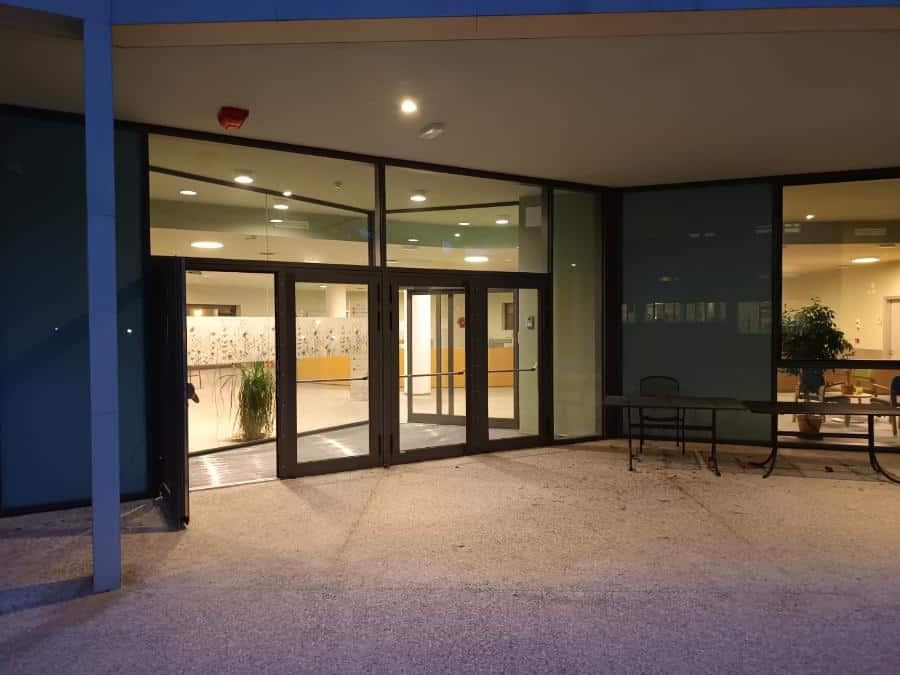 Ingresso moderno della Cittadella dell’accoglienza Riva del Garda.